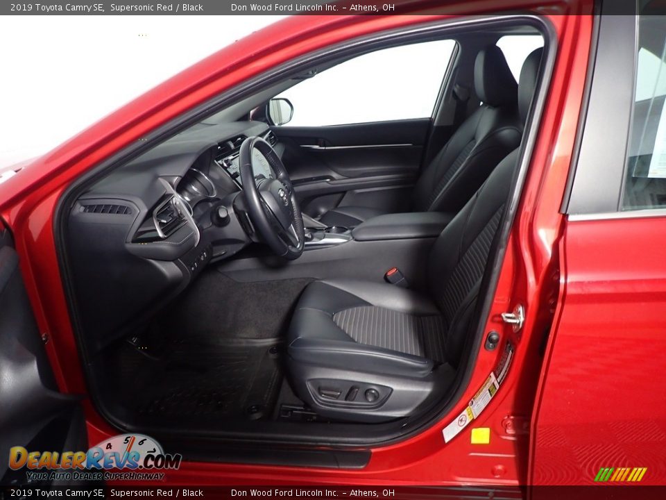 2019 Toyota Camry SE Supersonic Red / Black Photo #23