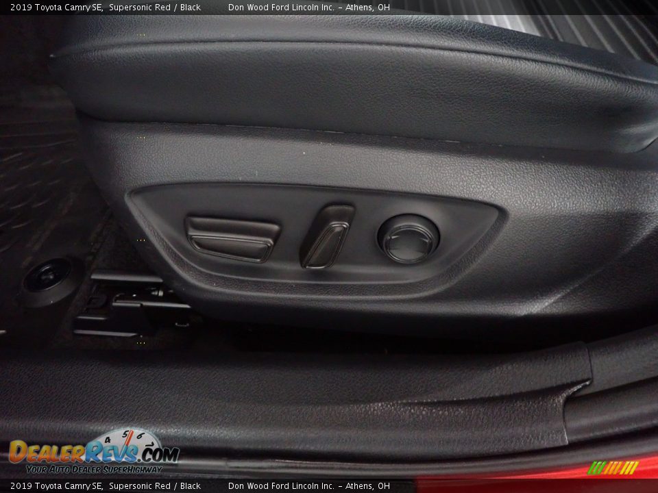 2019 Toyota Camry SE Supersonic Red / Black Photo #24