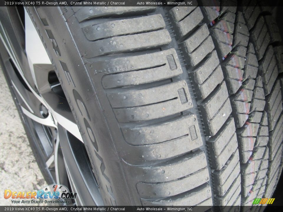 2019 Volvo XC40 T5 R-Design AWD Crystal White Metallic / Charcoal Photo #8