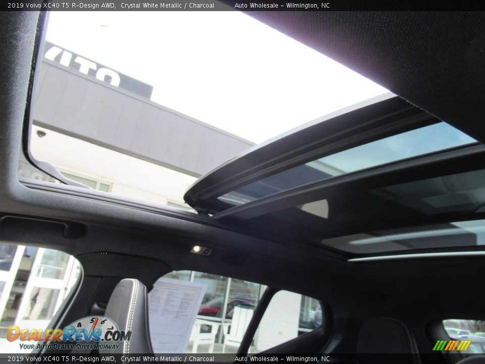 2019 Volvo XC40 T5 R-Design AWD Crystal White Metallic / Charcoal Photo #11
