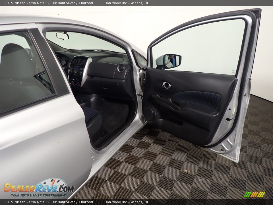 2015 Nissan Versa Note SV Brilliant Silver / Charcoal Photo #36