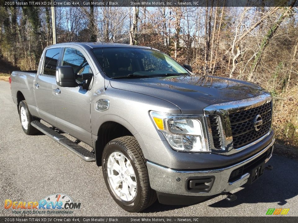 Front 3/4 View of 2018 Nissan TITAN XD SV Crew Cab 4x4 Photo #5