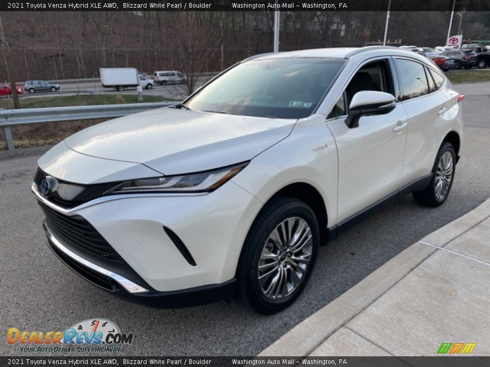 Front 3/4 View of 2021 Toyota Venza Hybrid XLE AWD Photo #7