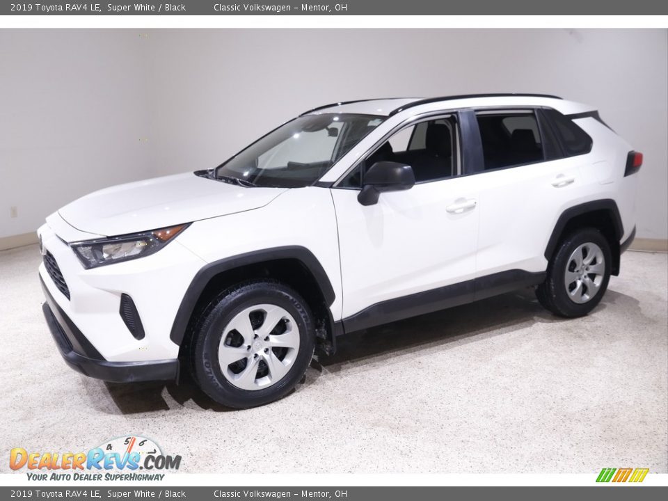 2019 Toyota RAV4 LE Super White / Black Photo #3