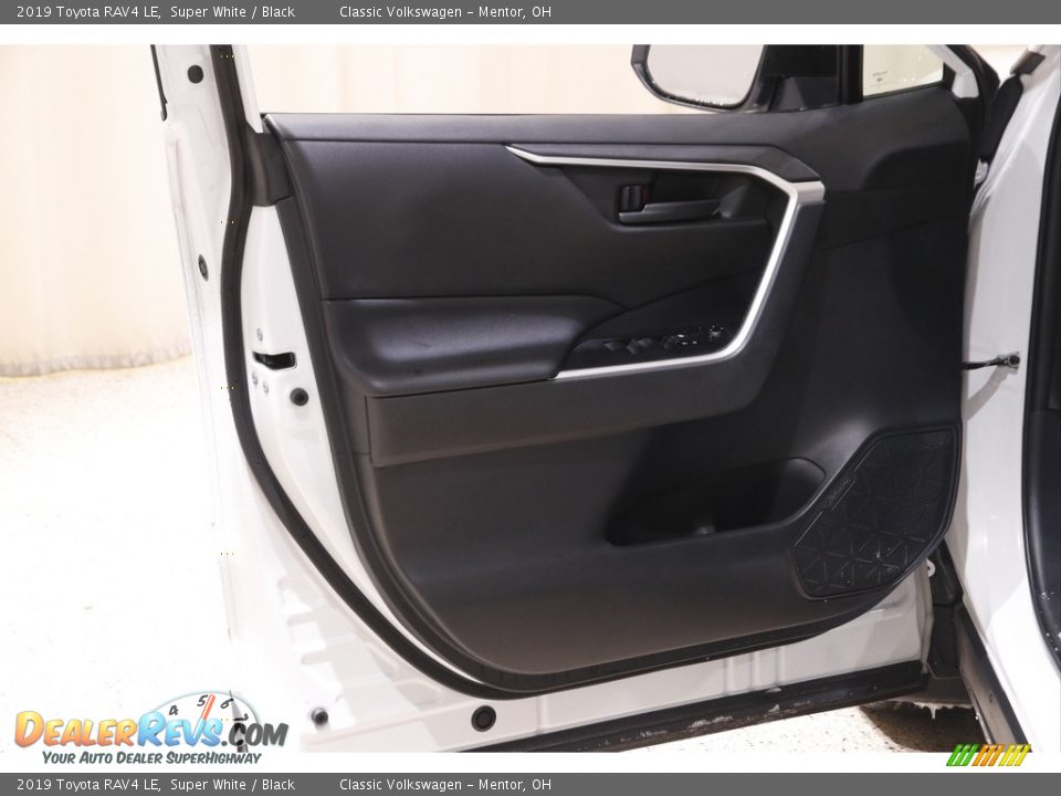 2019 Toyota RAV4 LE Super White / Black Photo #4