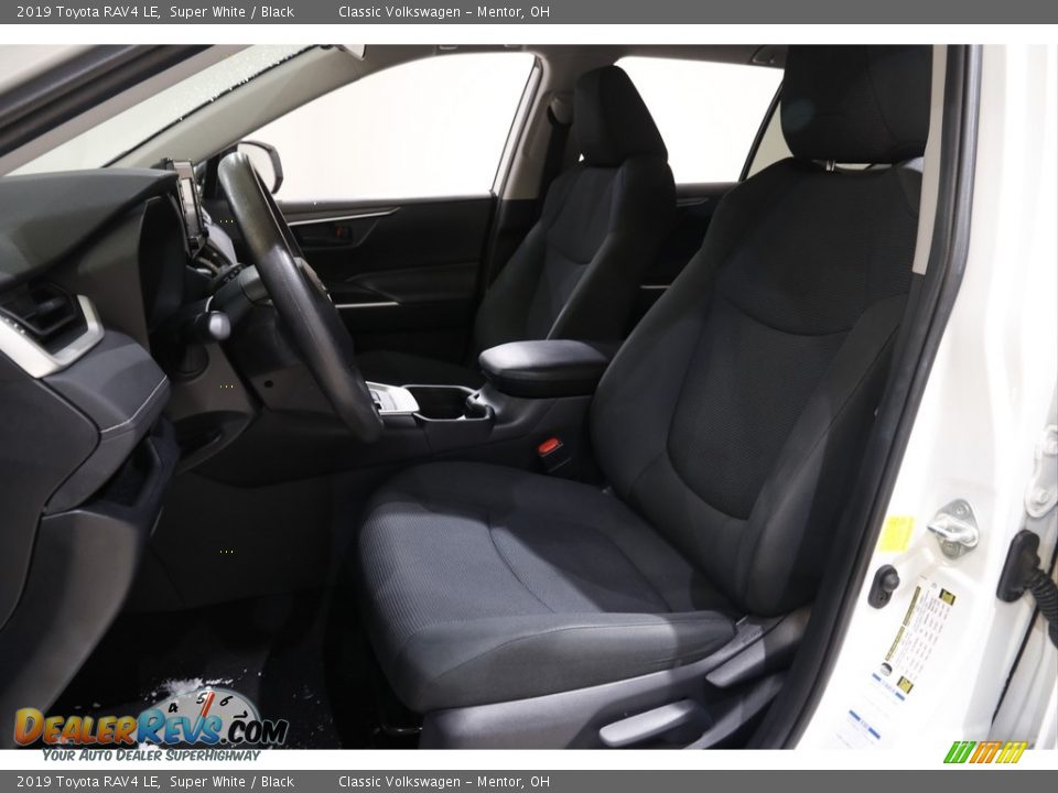 2019 Toyota RAV4 LE Super White / Black Photo #5