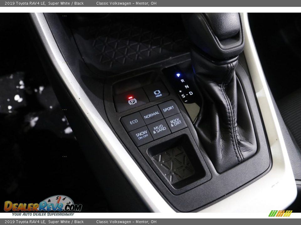 2019 Toyota RAV4 LE Super White / Black Photo #13