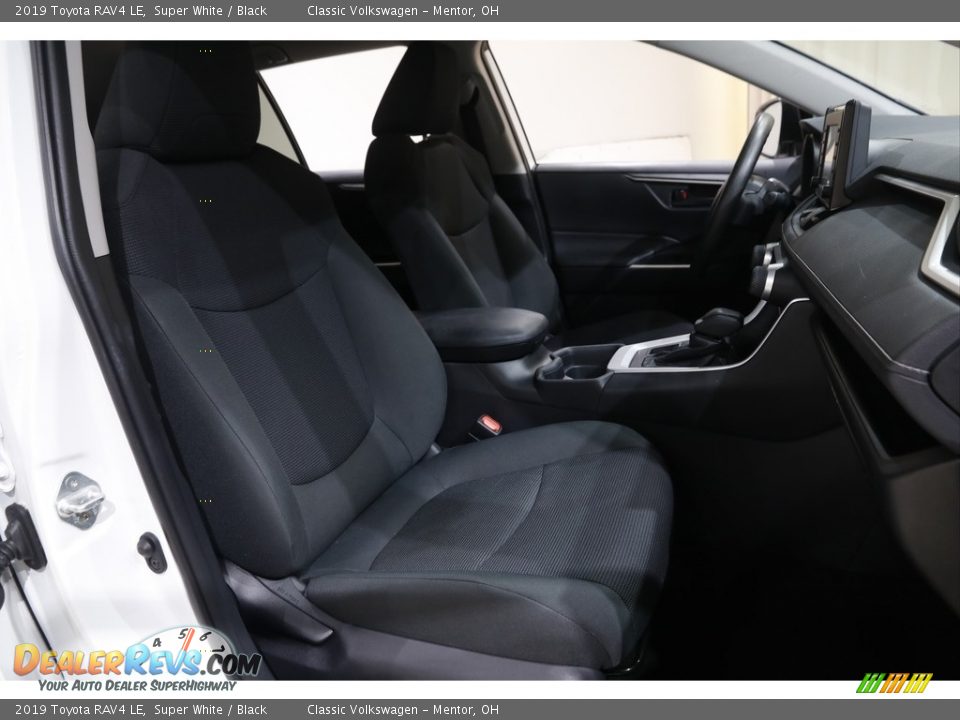 2019 Toyota RAV4 LE Super White / Black Photo #14