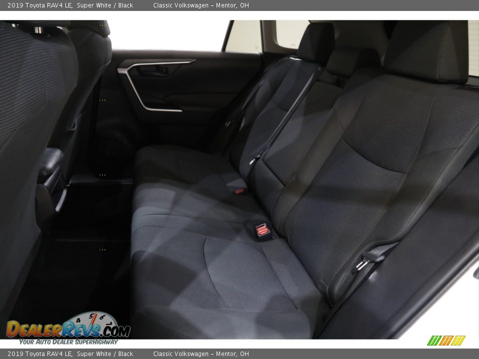 2019 Toyota RAV4 LE Super White / Black Photo #16