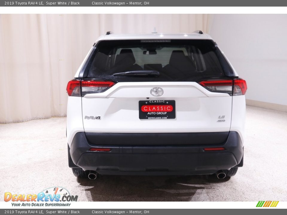 2019 Toyota RAV4 LE Super White / Black Photo #17