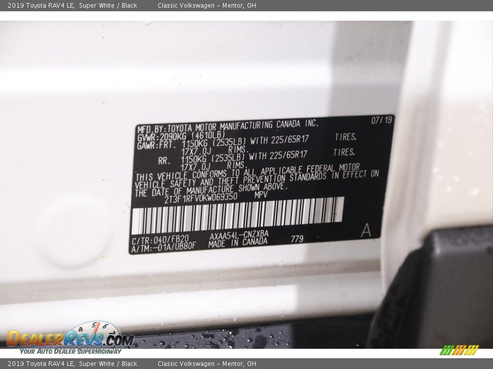 2019 Toyota RAV4 LE Super White / Black Photo #19