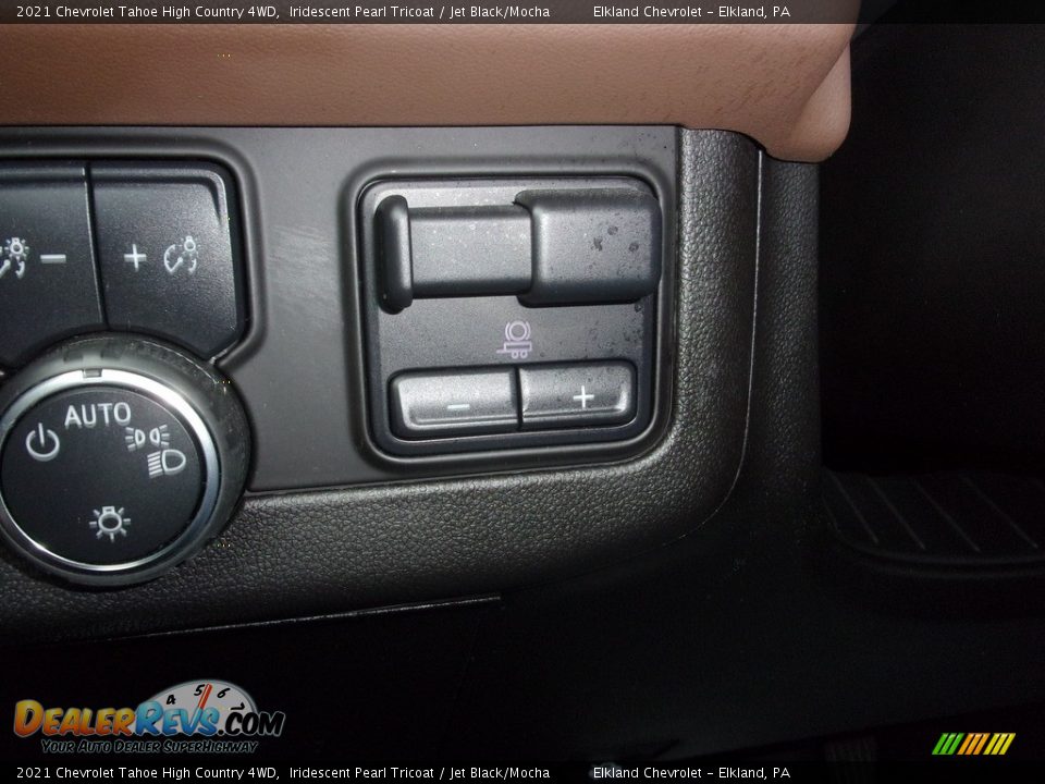 2021 Chevrolet Tahoe High Country 4WD Iridescent Pearl Tricoat / Jet Black/Mocha Photo #32