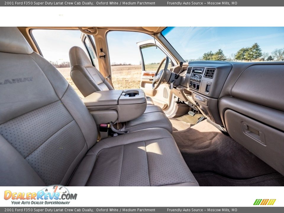 Front Seat of 2001 Ford F350 Super Duty Lariat Crew Cab Dually Photo #24