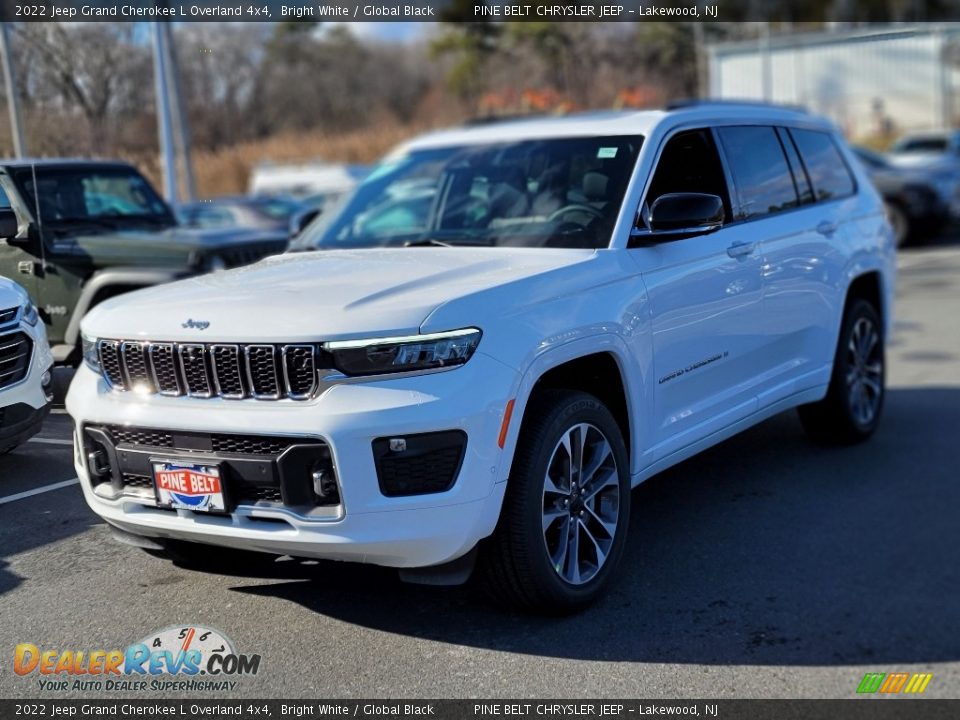 Front 3/4 View of 2022 Jeep Grand Cherokee L Overland 4x4 Photo #1