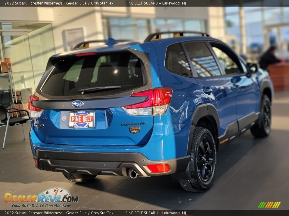 2022 Subaru Forester Wilderness Geyser Blue / Gray StarTex Photo #5