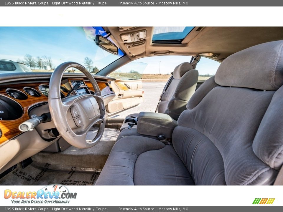 Front Seat of 1996 Buick Riviera Coupe Photo #18