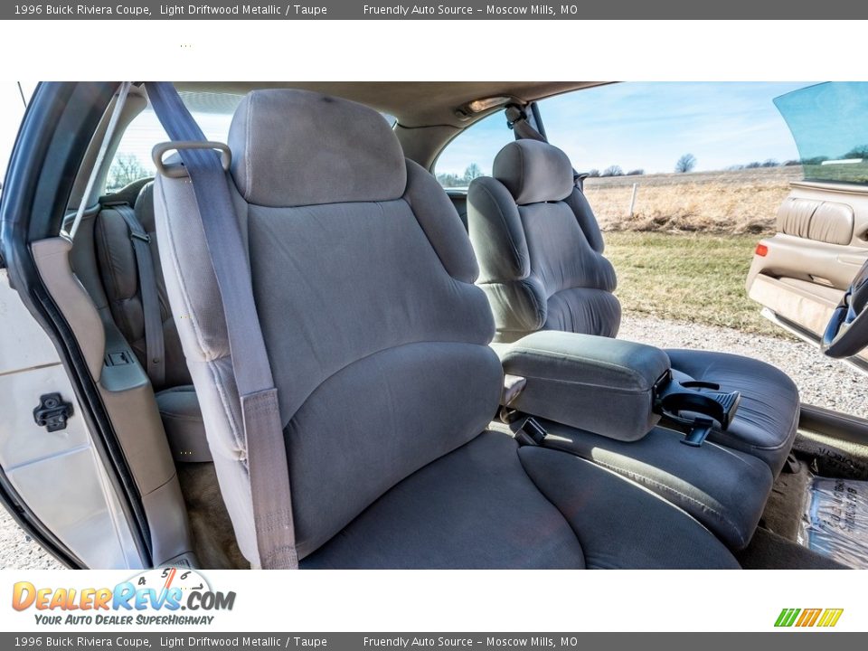 1996 Buick Riviera Coupe Light Driftwood Metallic / Taupe Photo #26