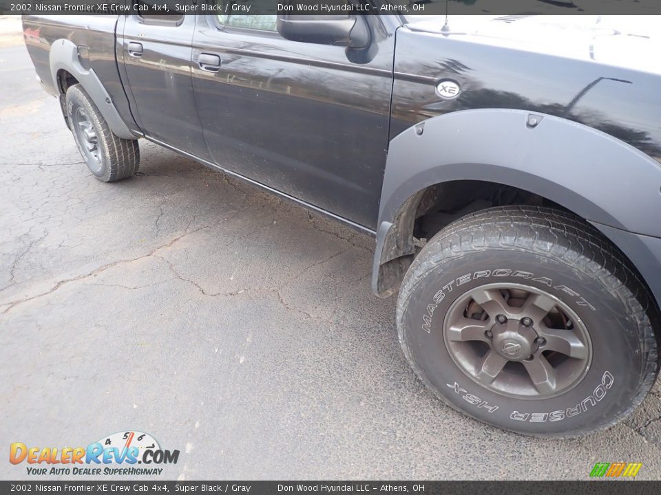 2002 Nissan Frontier XE Crew Cab 4x4 Super Black / Gray Photo #2