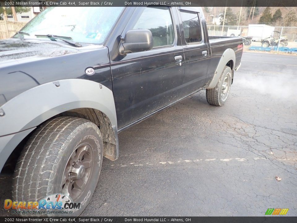 2002 Nissan Frontier XE Crew Cab 4x4 Super Black / Gray Photo #7