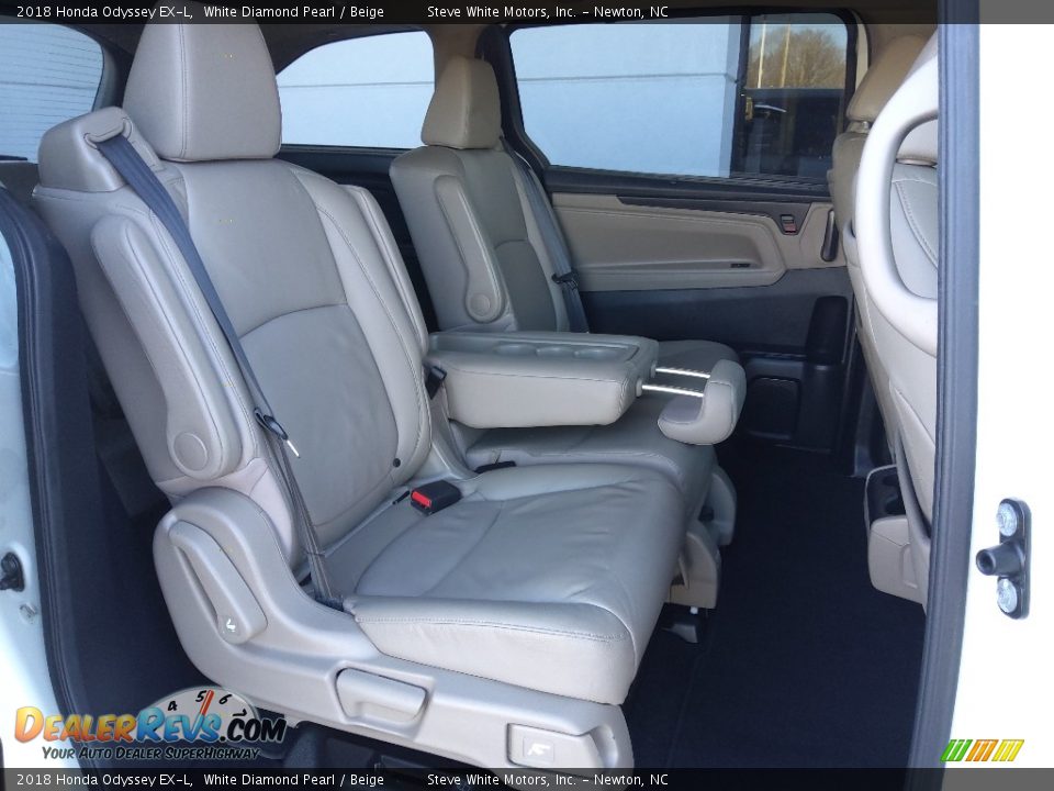 2018 Honda Odyssey EX-L White Diamond Pearl / Beige Photo #18