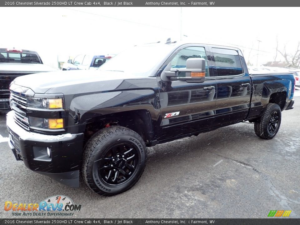 Front 3/4 View of 2016 Chevrolet Silverado 2500HD LT Crew Cab 4x4 Photo #9