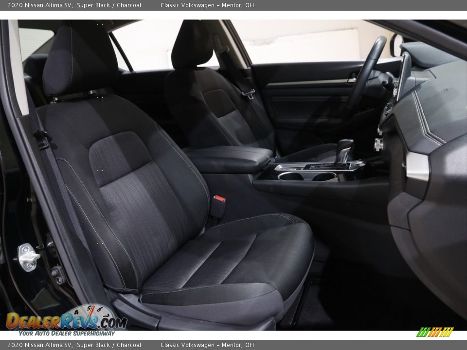2020 Nissan Altima SV Super Black / Charcoal Photo #15