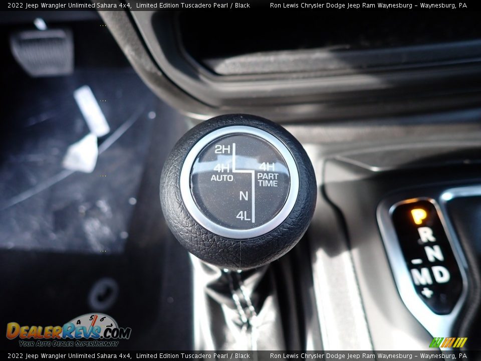 2022 Jeep Wrangler Unlimited Sahara 4x4 Shifter Photo #19