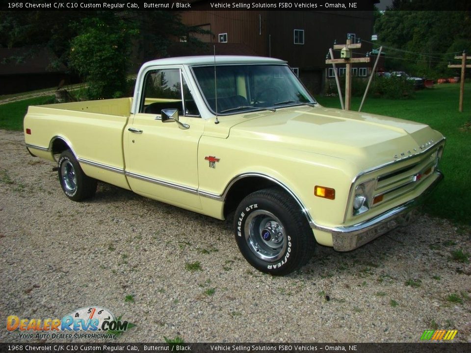 Front 3/4 View of 1968 Chevrolet C/K C10 Custom Regular Cab Photo #1