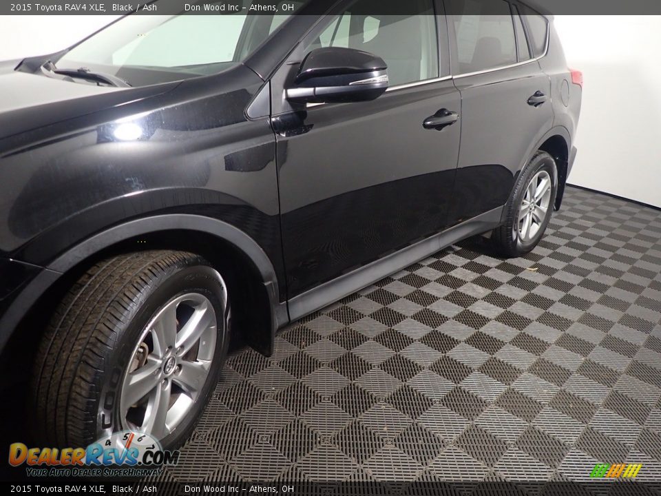 2015 Toyota RAV4 XLE Black / Ash Photo #11