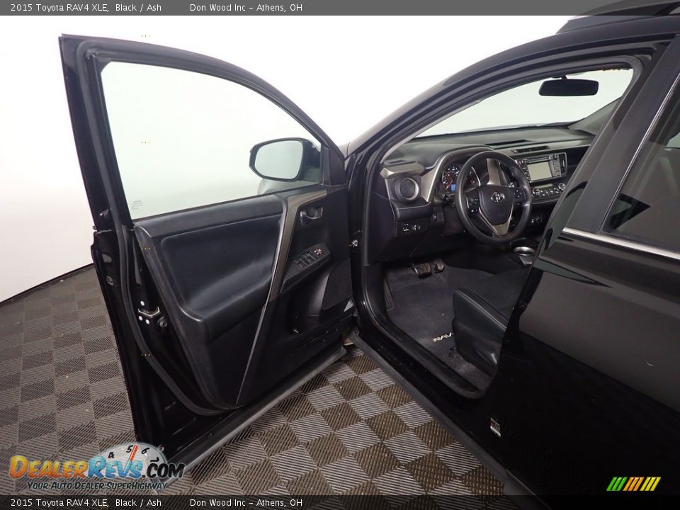 2015 Toyota RAV4 XLE Black / Ash Photo #21