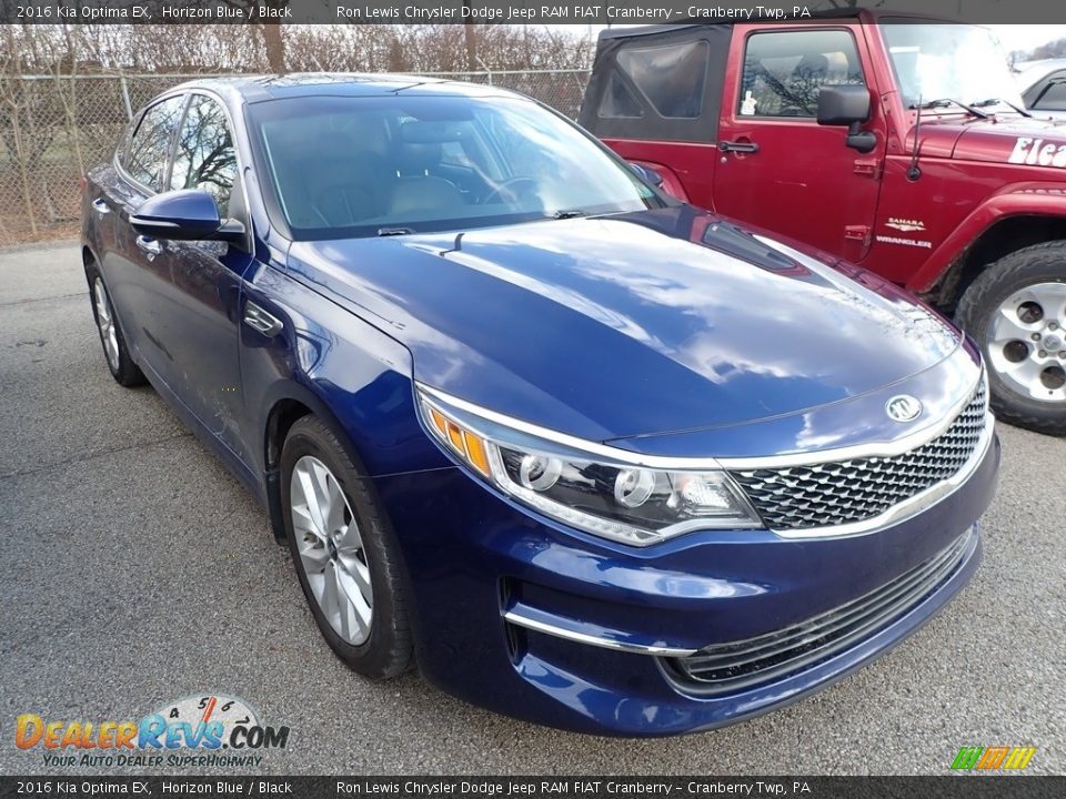 Front 3/4 View of 2016 Kia Optima EX Photo #2