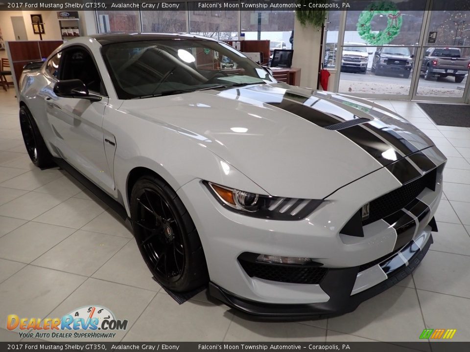 Front 3/4 View of 2017 Ford Mustang Shelby GT350 Photo #6
