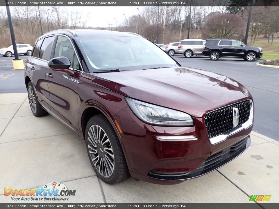 Front 3/4 View of 2021 Lincoln Corsair Standard AWD Photo #8