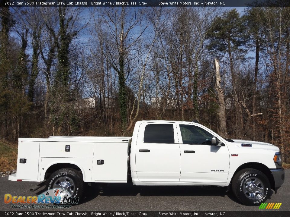 2022 Ram 2500 Tradesman Crew Cab Chassis Bright White / Black/Diesel Gray Photo #5