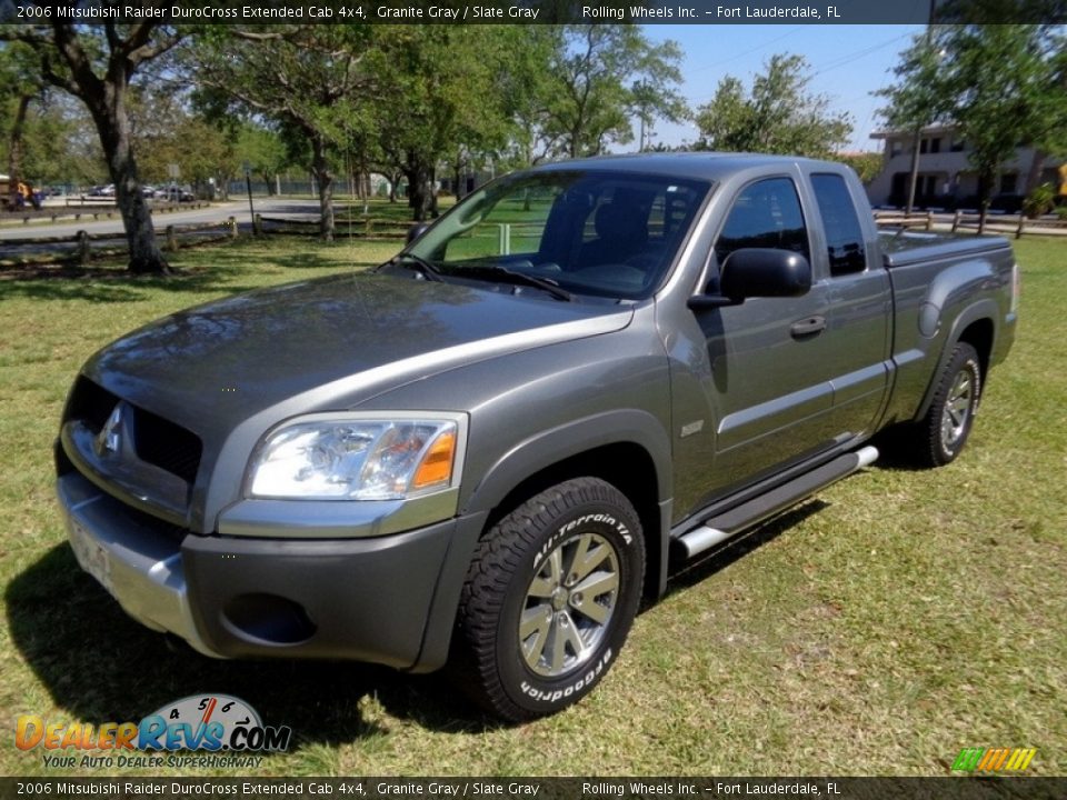 Front 3/4 View of 2006 Mitsubishi Raider DuroCross Extended Cab 4x4 Photo #1