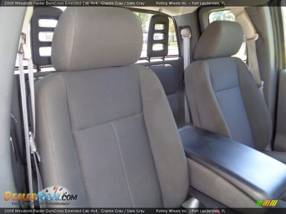 Front Seat of 2006 Mitsubishi Raider DuroCross Extended Cab 4x4 Photo #6