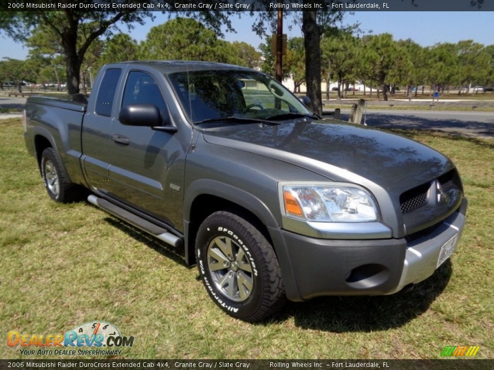 2006 Mitsubishi Raider DuroCross Extended Cab 4x4 Granite Gray / Slate Gray Photo #13