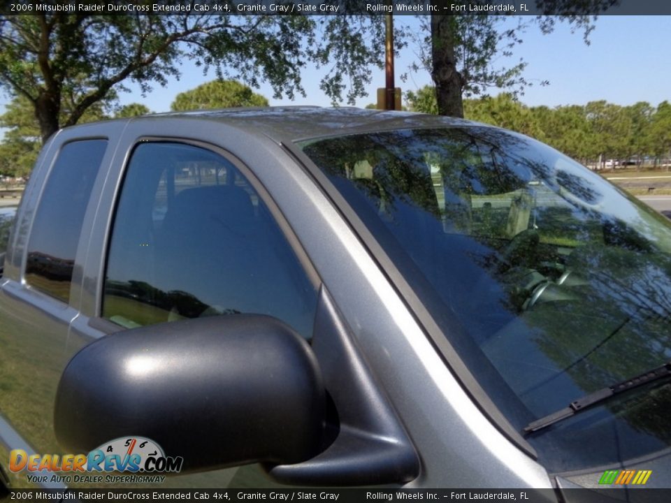 2006 Mitsubishi Raider DuroCross Extended Cab 4x4 Granite Gray / Slate Gray Photo #22