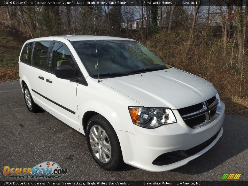 2016 Dodge Grand Caravan American Value Package Bright White / Black/Sandstorm Photo #4