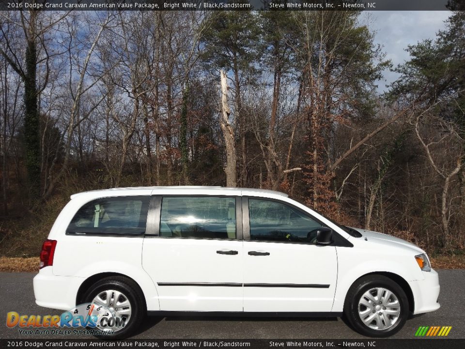 2016 Dodge Grand Caravan American Value Package Bright White / Black/Sandstorm Photo #5