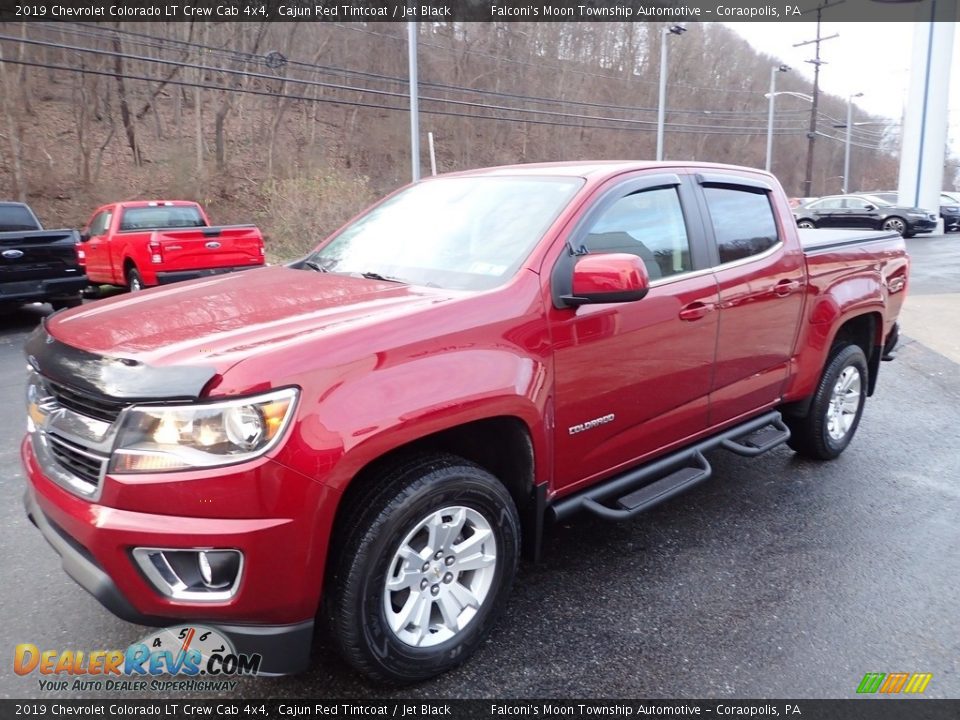 Front 3/4 View of 2019 Chevrolet Colorado LT Crew Cab 4x4 Photo #6