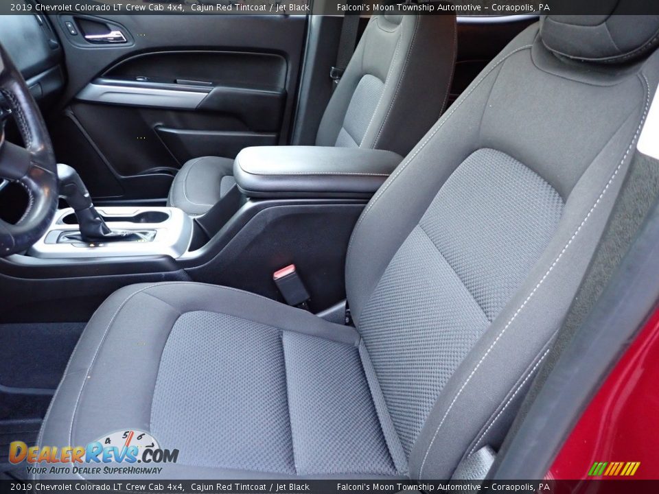 Front Seat of 2019 Chevrolet Colorado LT Crew Cab 4x4 Photo #17