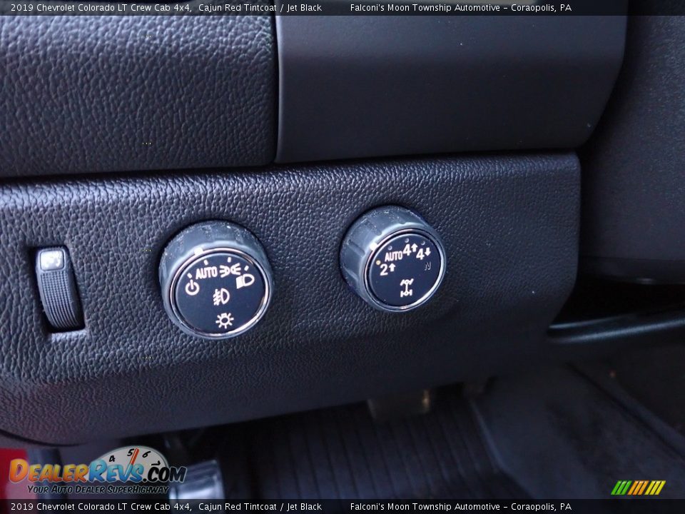 Controls of 2019 Chevrolet Colorado LT Crew Cab 4x4 Photo #23