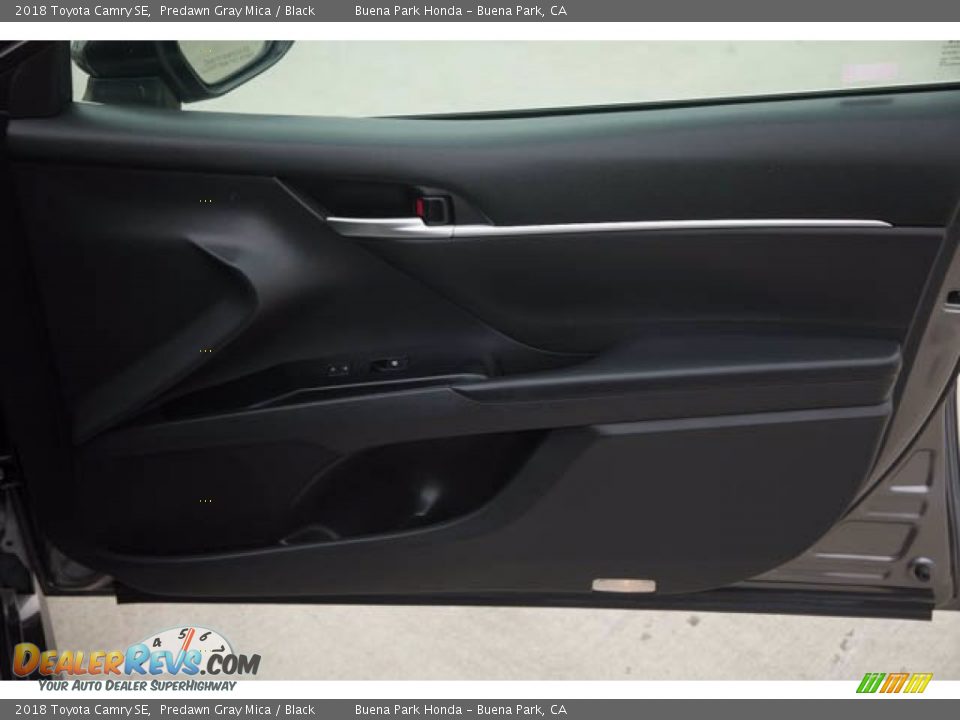 2018 Toyota Camry SE Predawn Gray Mica / Black Photo #33