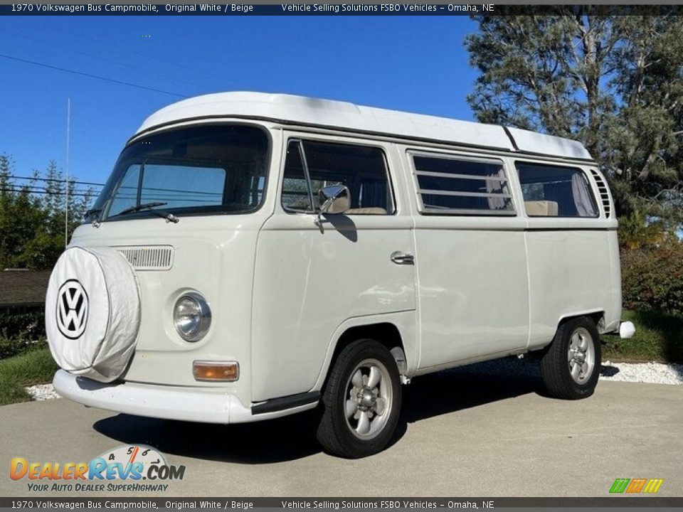 Front 3/4 View of 1970 Volkswagen Bus Campmobile Photo #8