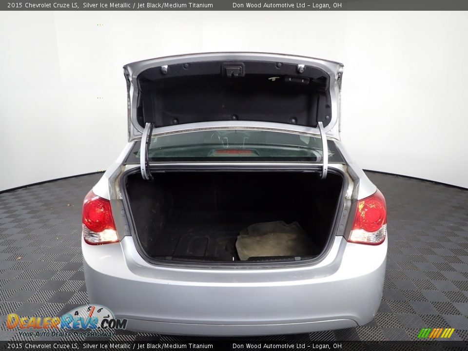 2015 Chevrolet Cruze LS Silver Ice Metallic / Jet Black/Medium Titanium Photo #9