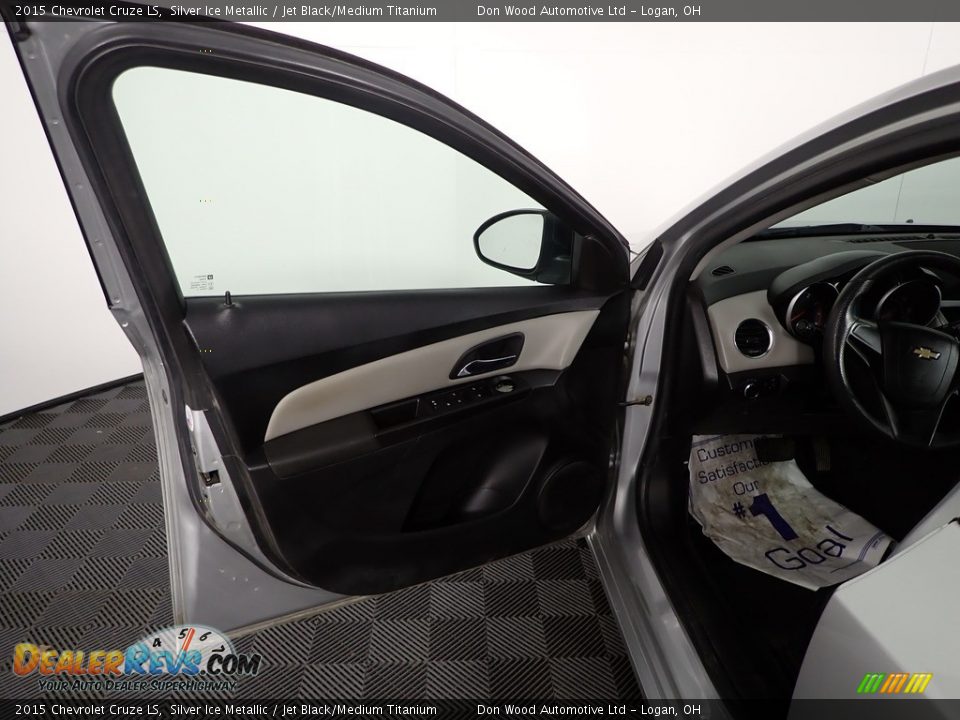 2015 Chevrolet Cruze LS Silver Ice Metallic / Jet Black/Medium Titanium Photo #11