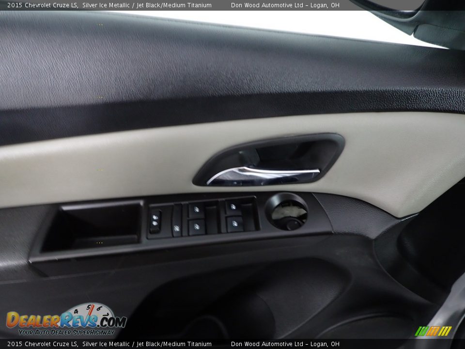 2015 Chevrolet Cruze LS Silver Ice Metallic / Jet Black/Medium Titanium Photo #12