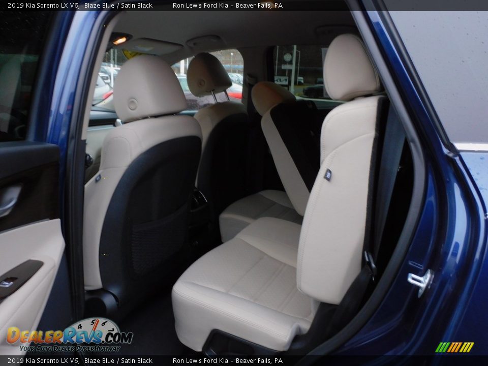 2019 Kia Sorento LX V6 Blaze Blue / Satin Black Photo #12