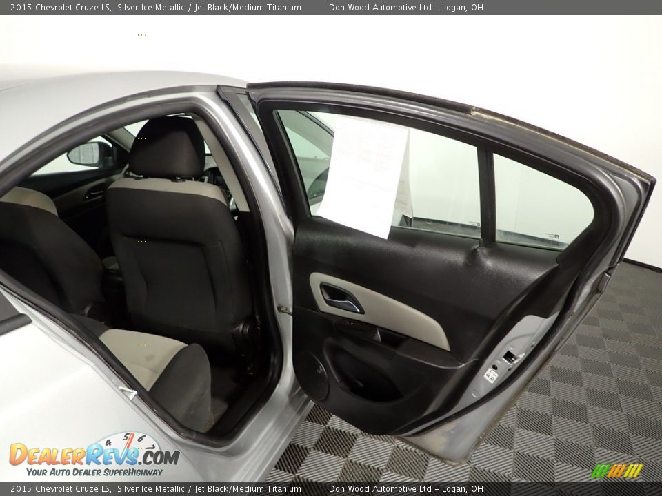 2015 Chevrolet Cruze LS Silver Ice Metallic / Jet Black/Medium Titanium Photo #30